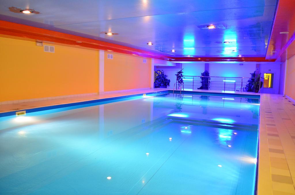 Hotel Mikorzyn Ślesin Extérieur photo