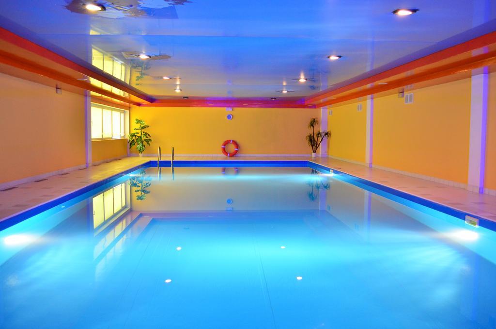 Hotel Mikorzyn Ślesin Extérieur photo