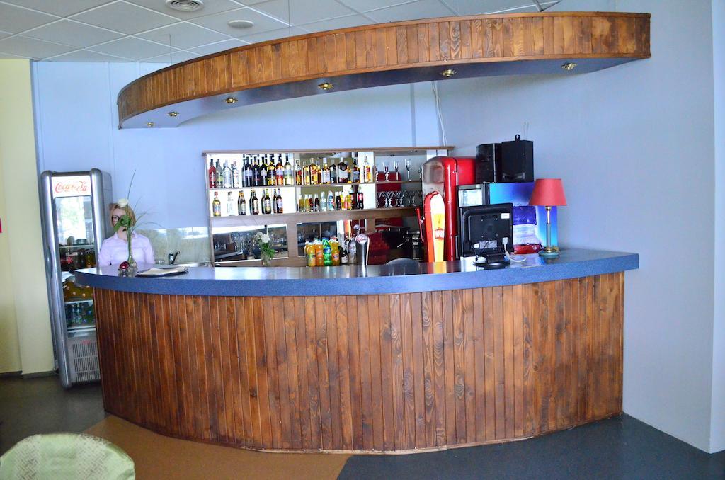Hotel Mikorzyn Ślesin Extérieur photo