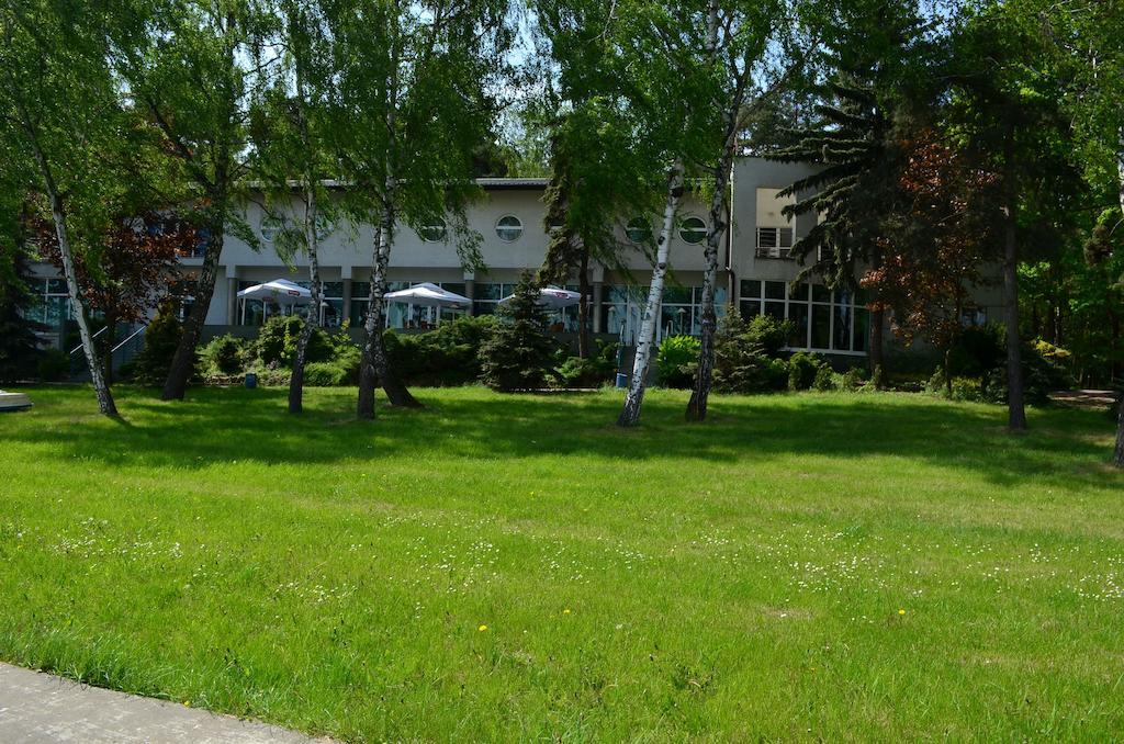 Hotel Mikorzyn Ślesin Extérieur photo