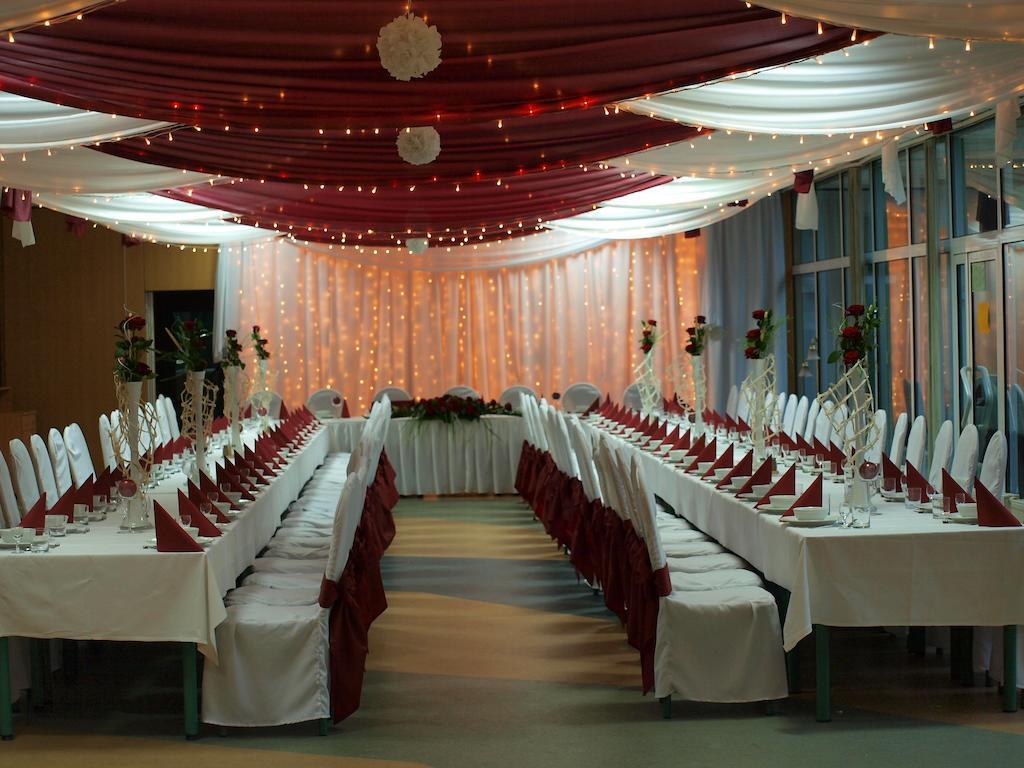 Hotel Mikorzyn Ślesin Extérieur photo