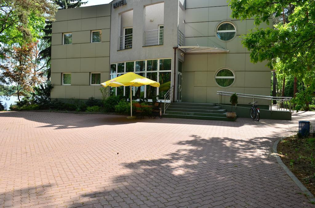 Hotel Mikorzyn Ślesin Extérieur photo